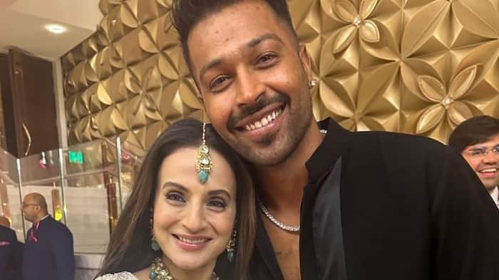 Ameesha Patel slams users linking her to Hardik Pandya: ‘Truly romantic way my hand was’