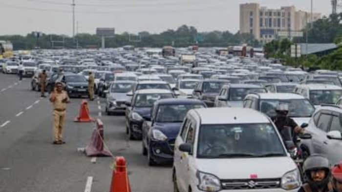 Delhi’s new vehicle owners to get 10-year tax break; 78,000 commercial vehicles targeted