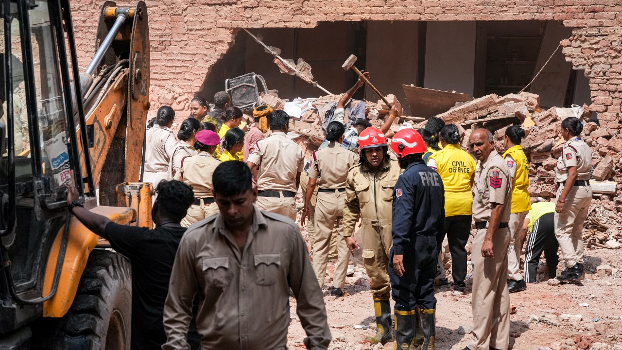 Indian Building Code Delhi Building Collapse: Absconding Satya Niketan PG owner held, Rekha ...