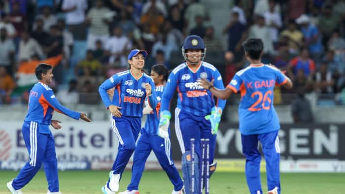 India defeat Pakistan by 7 wickets