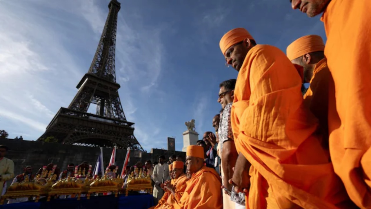 Eiffel Tower Staff Strike Over Hindu Group's Visit, BAPS Apologizes | Quick Digest