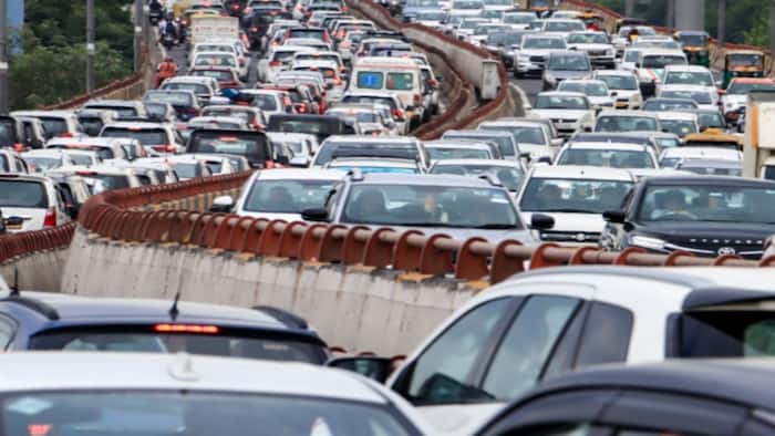 Barapullah Phase-3 chaos: Google maps fails to update traffic status, traffic police monitoring with drones