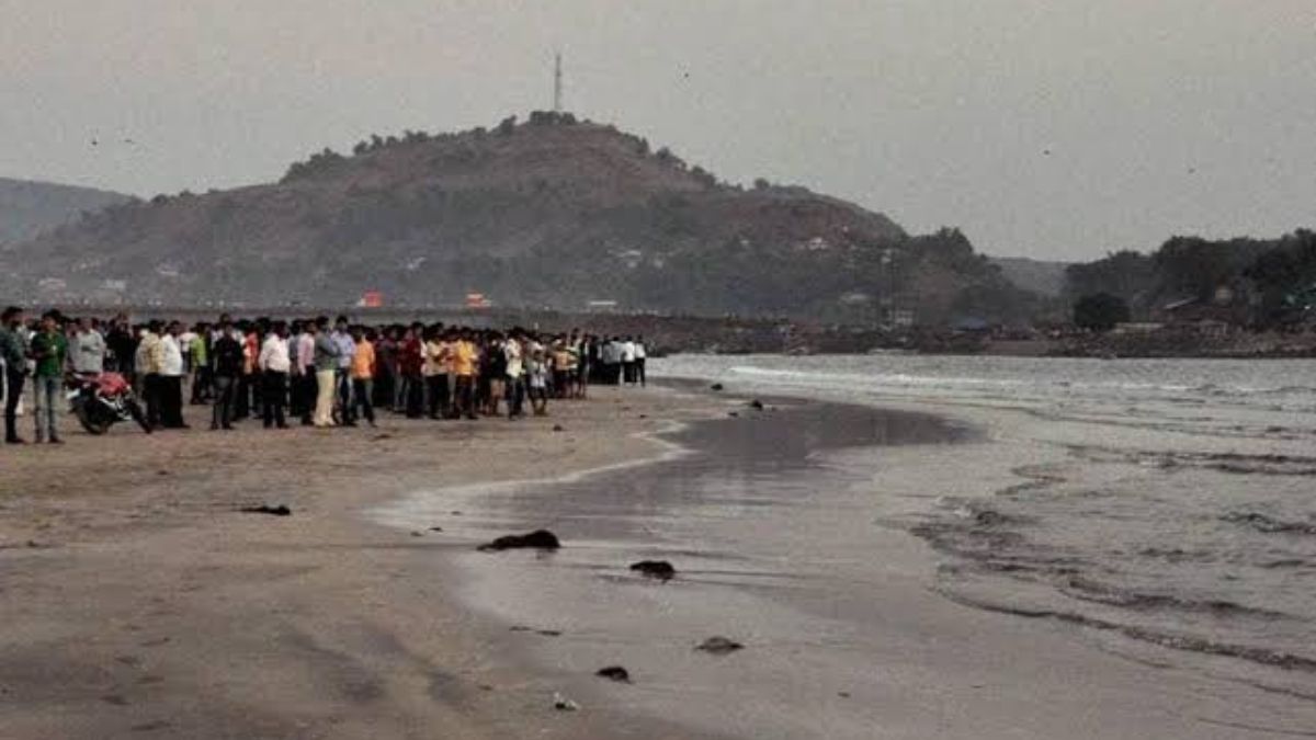 8 college students drown at Maharashtra's Raigad beach; police recovers ...