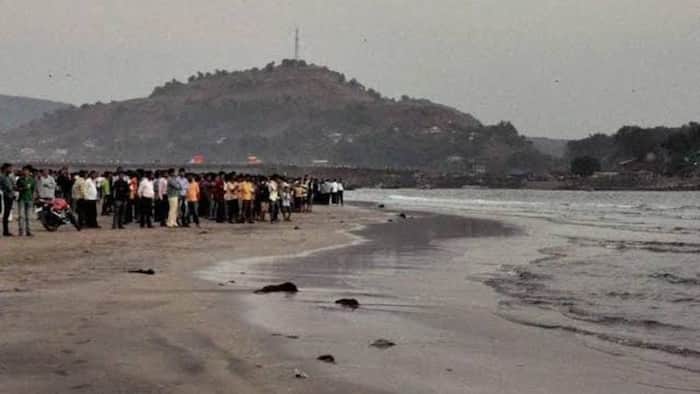 8 college students drown at Maharashtra's Raigad beach; police recovers bodies