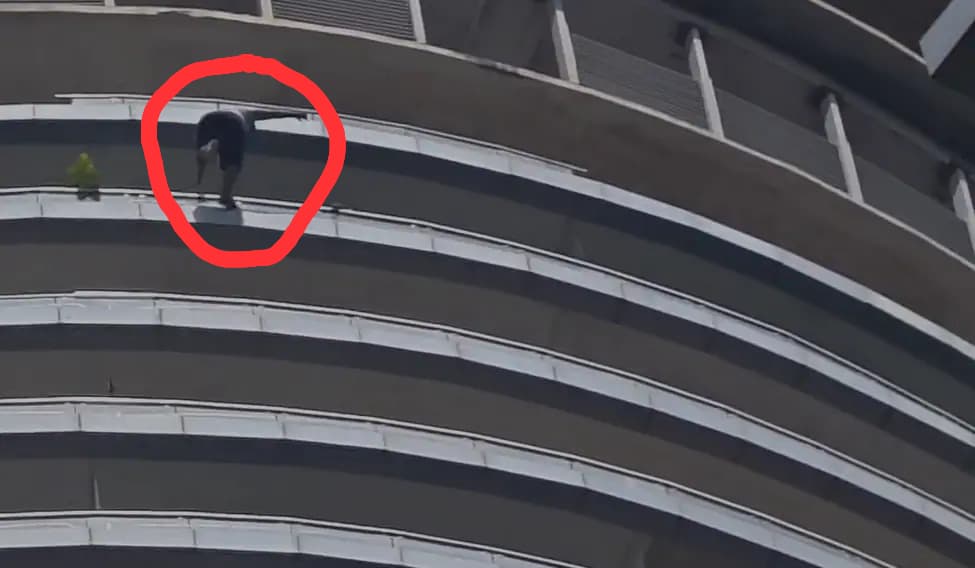 Man jumps from 43rd floor of Supernova, Noida's tallest building; body ...