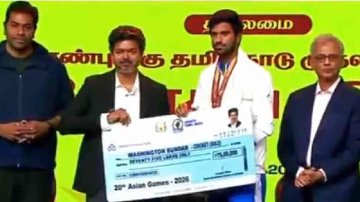 Washington Sundar receives reward from Tamil Nadu CM